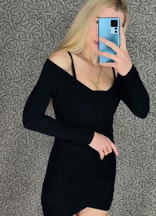 Маленькое черное платье-платье