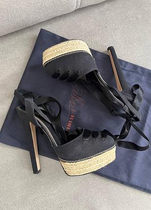 Босоніжки le silla