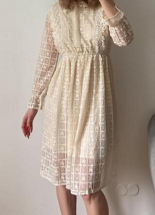 Мереживна сукня міді молочного кольору4 фото
