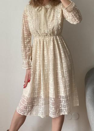 Мереживна сукня міді молочного кольору9 фото
