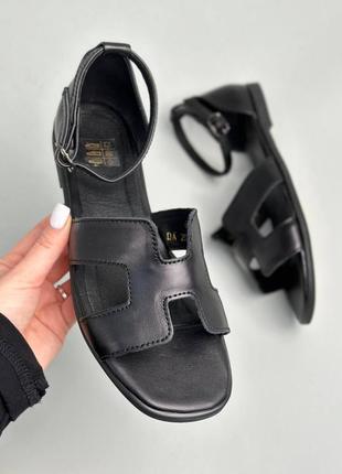 Босоніжки сандалі шкіряні чорні в стилі hermes1 фото