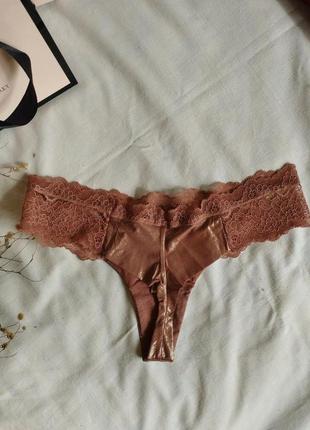 Стрінги lace-trim smooth shimmer thong panty victoria's secret2 фото