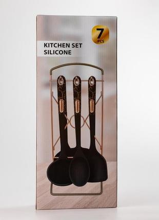 Набор кухонных принадлежностей на подставке 6 штук кухонные аксессуары белый с черной ручкой1 фото