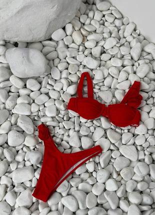 Красный купальник с поролоновыми чашками7 фото