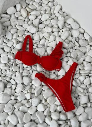 Красный купальник с поролоновыми чашками5 фото