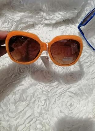 Сонцезахисні окуляри у велюровій оправі1 фото