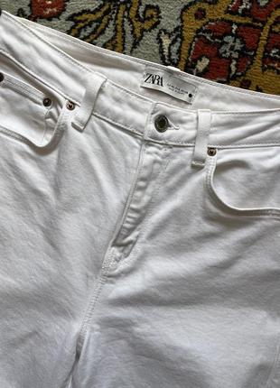 Білі джинси з необробленим краєм zara2 фото