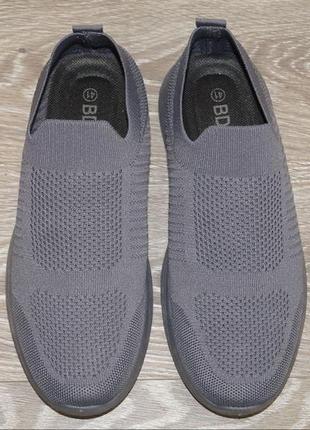Стильні чоловічі кросівки сірі текстильні4 фото