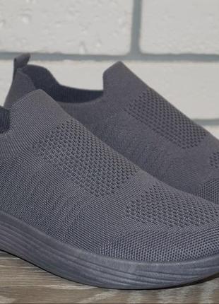 Стильні чоловічі кросівки сірі текстильні5 фото