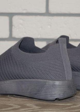 Стильні чоловічі кросівки сірі текстильні7 фото
