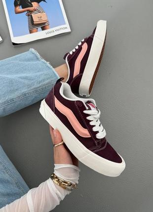 Стильные женские кроссовки vans