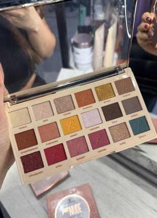 Палетка тіней makeup revolution x roxxsaurus roxi eye shadow palette