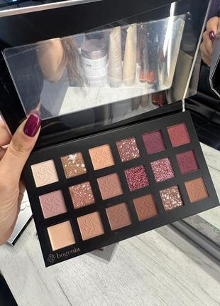 Палетка теней для век bogenia berry galaxy 18 цветов