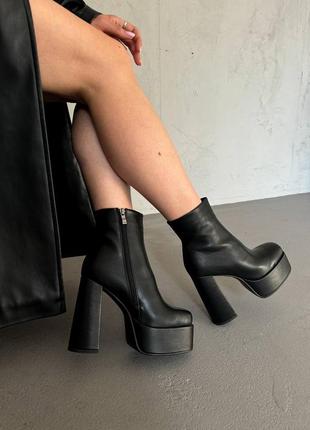 Неймовірні чорні жіночі ботильйони на платформі на товстому каблуку з екошкіри,...