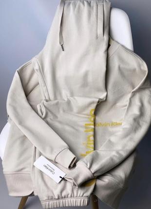 Женские спортивные прогулочные костюмы с лого calvin tements klein