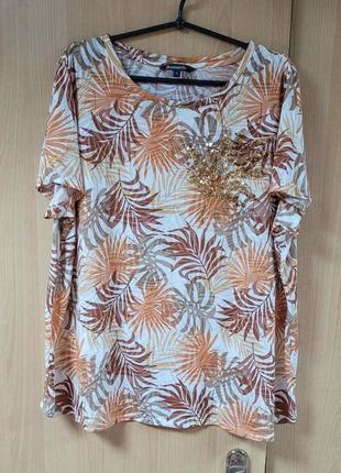 Тонкая футболка.