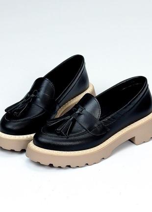 Лофери туфлі з китицями жіночі чорні з натуральної шкіри