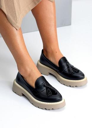 Лофери туфлі з китицями жіночі чорні з натуральної шкіри