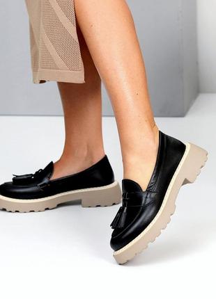 Лофери туфлі з китицями жіночі чорні з натуральної шкіри