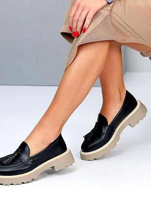 Лофери туфлі з китицями жіночі чорні з натуральної шкіри