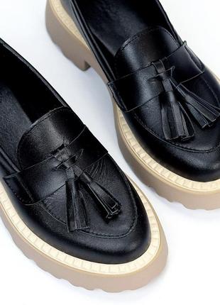 Лофери туфлі з китицями жіночі чорні з натуральної шкіри