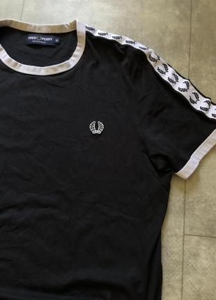 Футболка fred perry с лампасами. размер: м