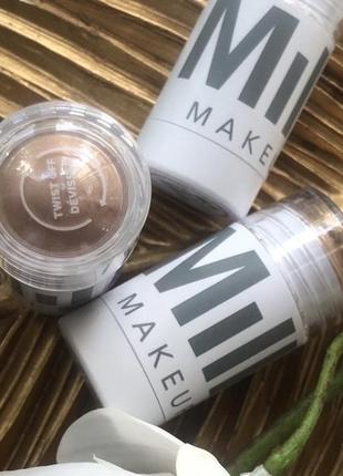 Кремовий сяючий хайлайтер шампань milk makeup dewy cream highlighter stick in lit