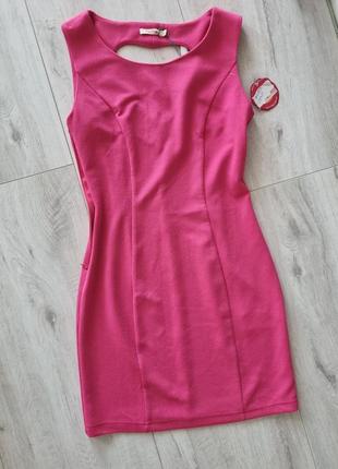 Розовое платье в стиле барби