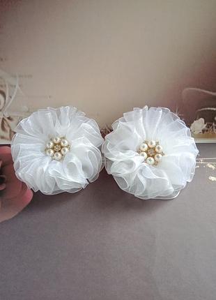 Пышные белые банты из органзы