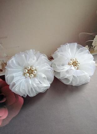 Пышные белые банты из органзы