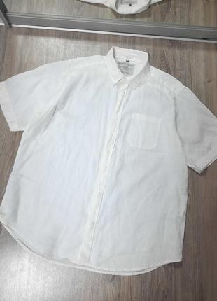 Біла лляна сорочка
