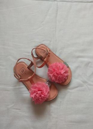 Босоножки на девочку gap 10