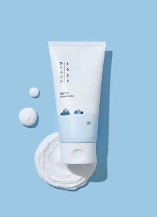 М`яка пінка для очищення шкіри round lab 1025 dokdo cleanser 150 ml