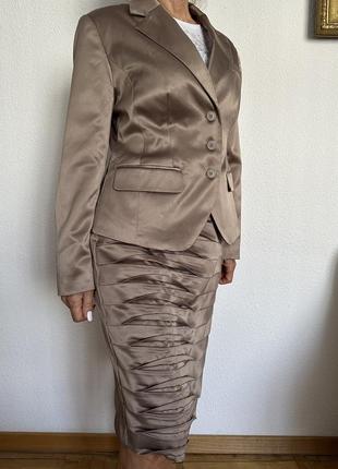 Костюм блискучий кавового кольору
