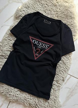 Женская футболка от гуess