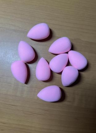 Спонжики для макіяжу