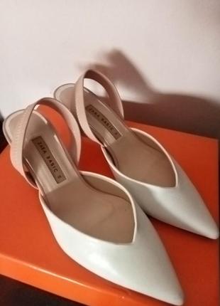 Необыкновенной красоты босоножки zara