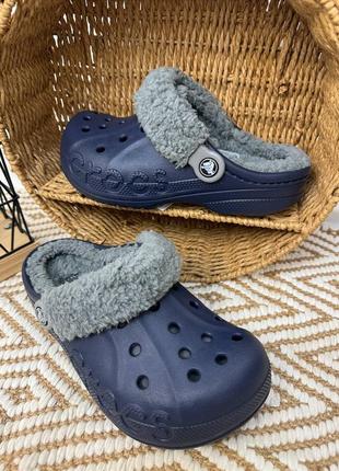 Утепленные crocs baya lined fuzz strap navy/grey лидеры продаж crocs crocs crocs