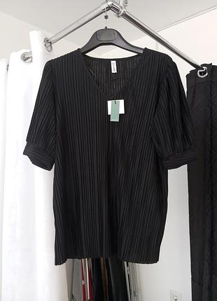 Черная кофтина на короткий рукав