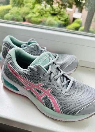 Кроссовки asics