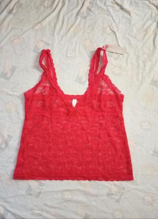 Красная кружевная майка