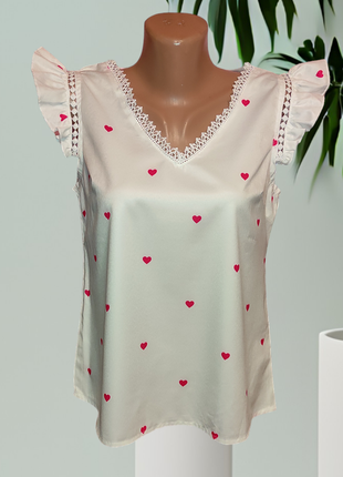 Женская белая шелковая футболка принт сердечками shein5 фото