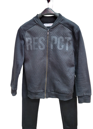 Спортивный костюм, на 8-9 лет.