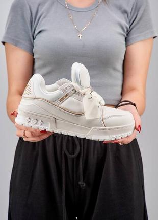 Женские кроссовки бежевые в стиле chiaro vuitton trainer beige