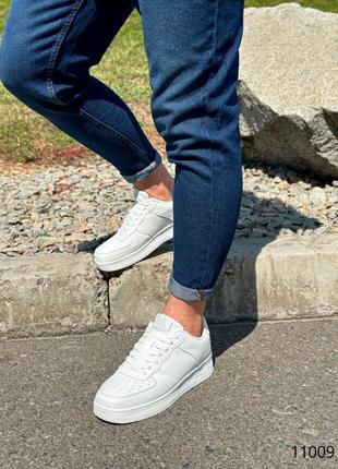 Чоловічі білі натуральні шкіряні кросівки з перфорацією на товстій підошві шкіра