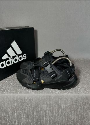 Оригінальні босоніжки myer adidas