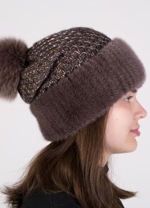 В'язана жіноча шапка з натуральним хутром норки та помпоном з хутра песця