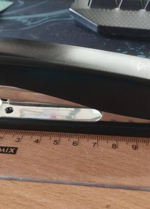 Лот 88 степлер + 5 пачок скоб