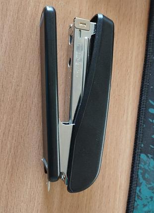 Лот 88 степлер + 5 пачок скоб