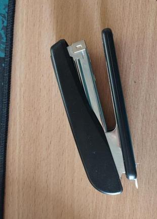 Лот 88 степлер + 5 пачок скоб